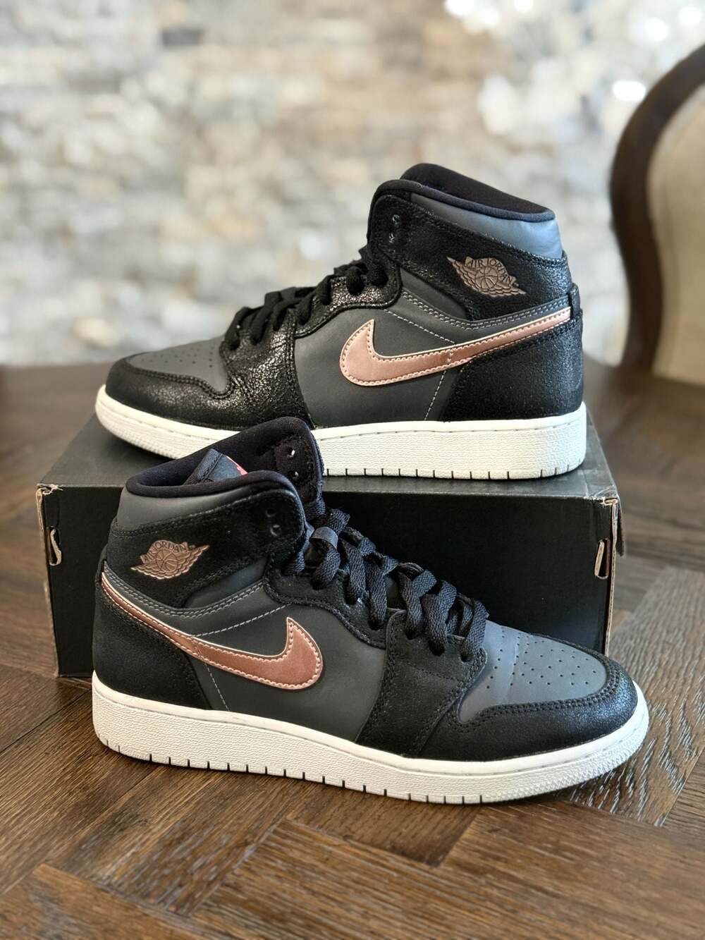 Air Jordan 1 Retro High GS 'Bronze Medal' 705300-006 size 5Y/ 6.5 in women used